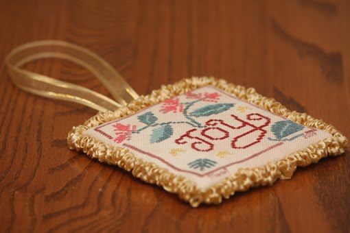 [JoyByLHN+Ornie+113009-002+LowRes.JPG]