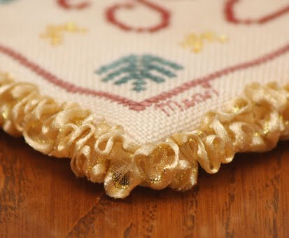 [JoyByLHN+Ornie-Closeup+113009+LowRes.JPG]