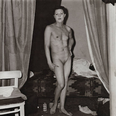 02.+Naked+man+being+a+woman,+NYC,+1968.jpg