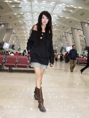 長腿姑娘惹人愛