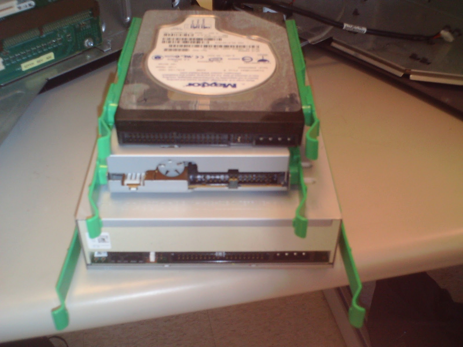 Hardware/Software Support 86 Installing a hard drive