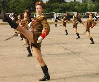 [Image: North+Korean+Female+Soldiers+Strut+Their+Stuff.jpg]
