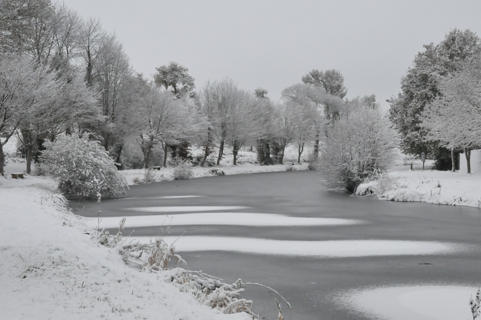 C'est L'hiver Qui Frappe à Notre Porte