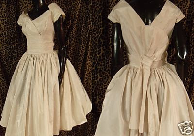 Vintage Wedding Outfits on 2000 Dollar Budget Wedding  Vintage Wedding Dresses