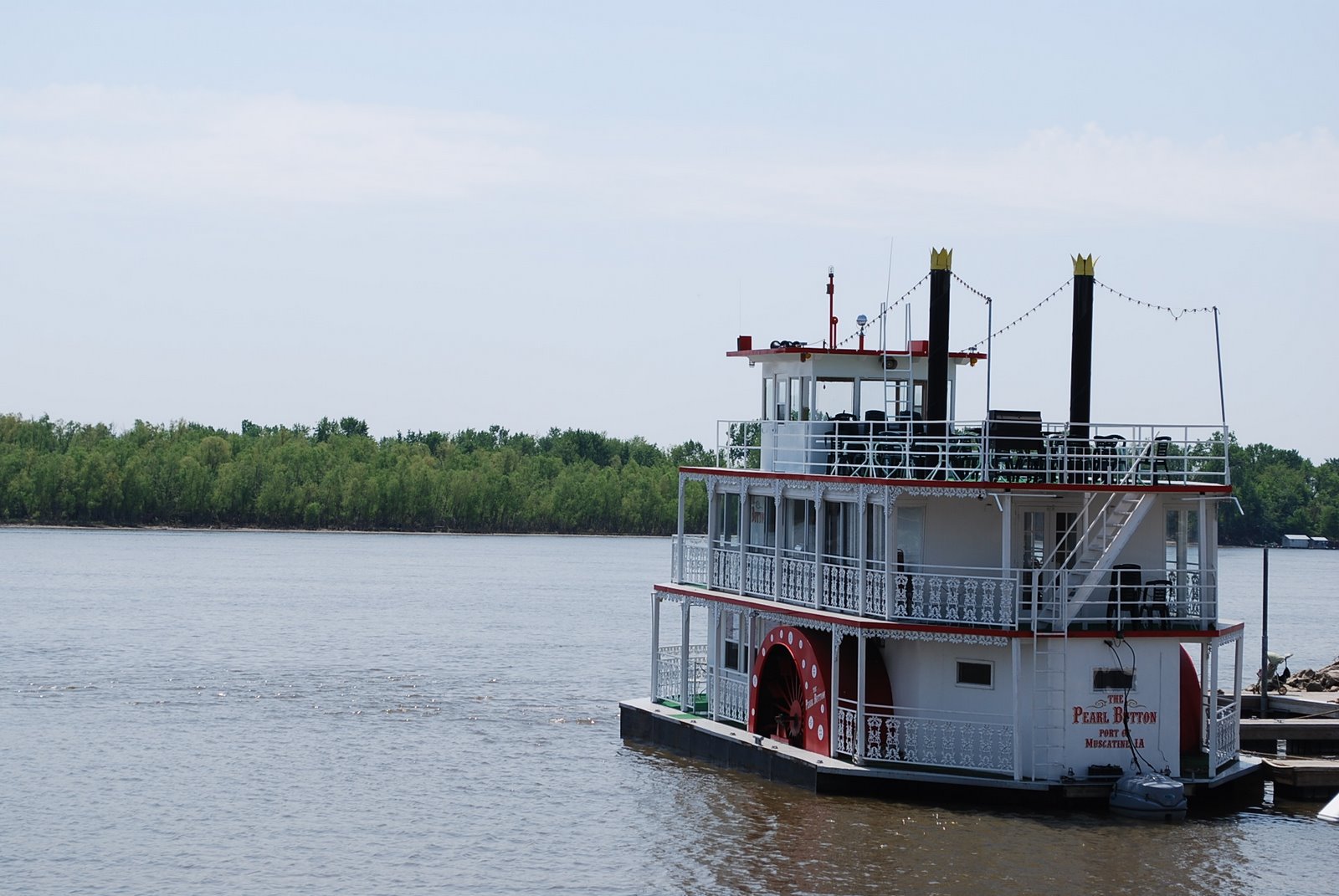 [Muscatine+-+boat+on+the+MIssissippi.JPG]
