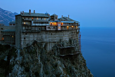 http://2.bp.blogspot.com/_HpTuaZCnyGk/ST3uH1hH5CI/AAAAAAAAA1g/T69tq5FHwi0/s400/Clifftop+Monasteries+of+Meteora,+Greece+3.jpg