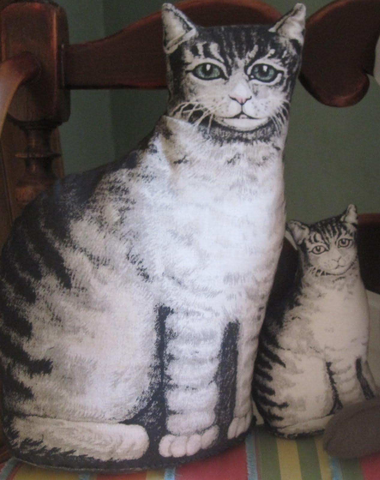 ANTIQUE STUFFED CATS COPIES