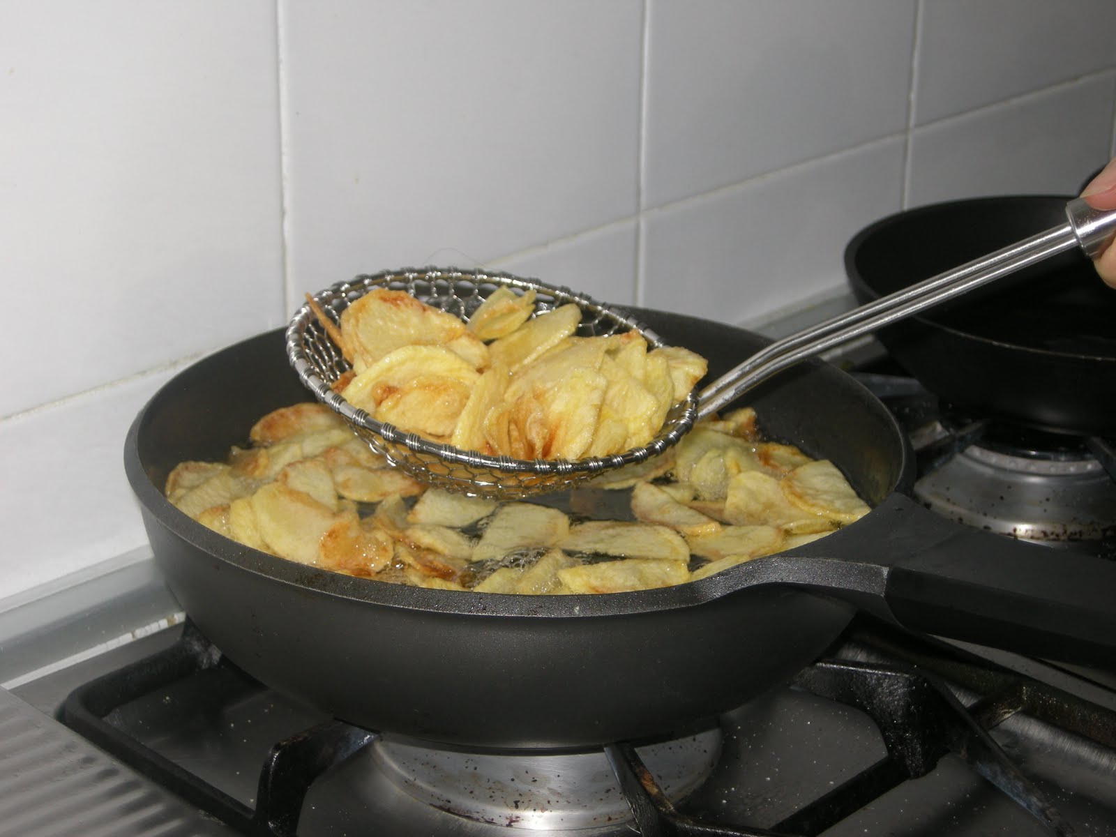 [patate+fritte+in+padella+cotolette+015.jpg]