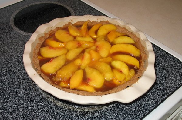 Healthy Peach Pie made without cooking the peaches