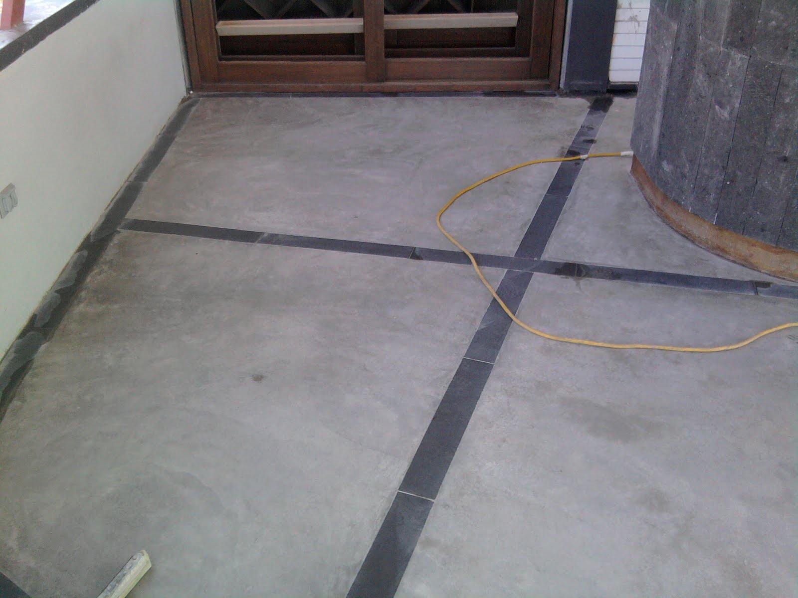 profesionales en limpieza cemento pulido ya lavado en bar terrasia