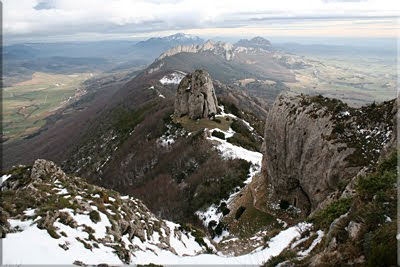 Vistas del Bonete y la ermita desde la loma cimera