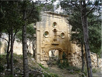 Portada del siglo XVIII del Santuario de la Virgen de la Rosa