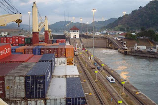 Doortocht door het Panamakanaal. Klik voor meer