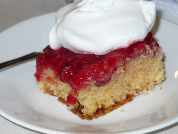 Strawberry Upside Down Cake With Marshmallows Strawberry Upside Down Cake With Marshmallows