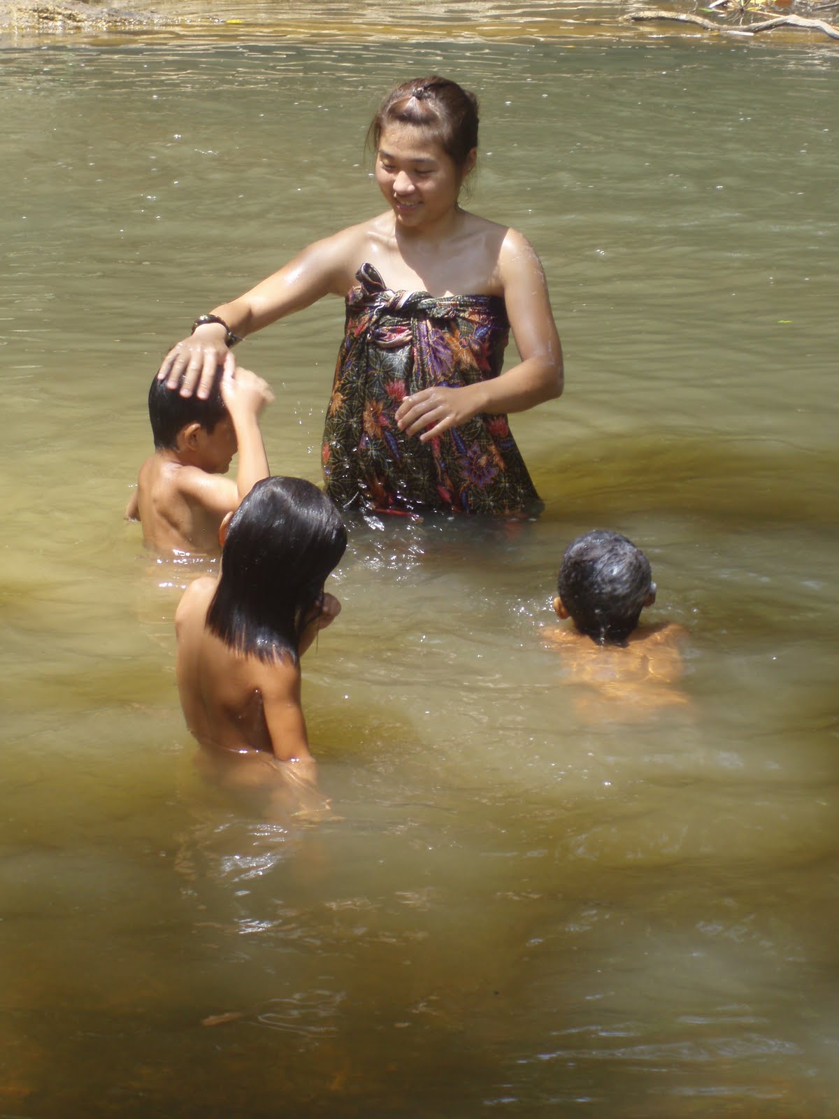 Aunties In River Taking Bath Images Femalecelebrity