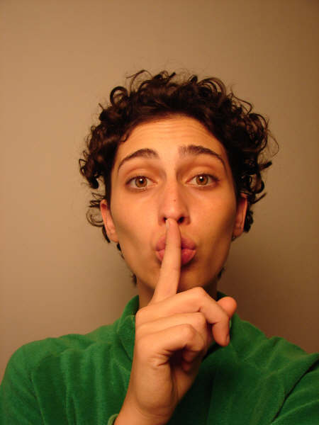 SILENCIO!! PAULA ESTUDIANDO