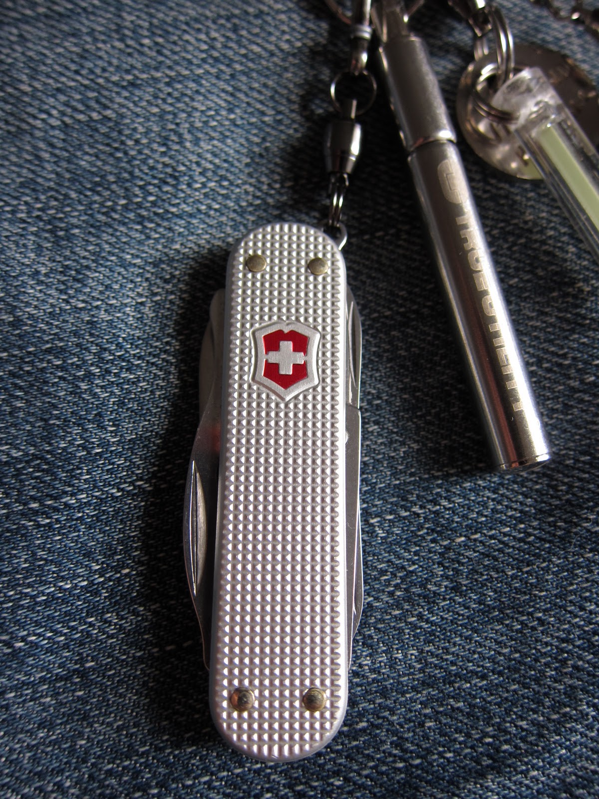 Alox Victorinox Rambler Review Keychain Gadgets and Pocket Tools