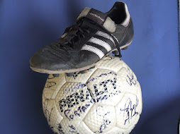 Bola e chuteira histórica dos 33 gols marcados em 2004.