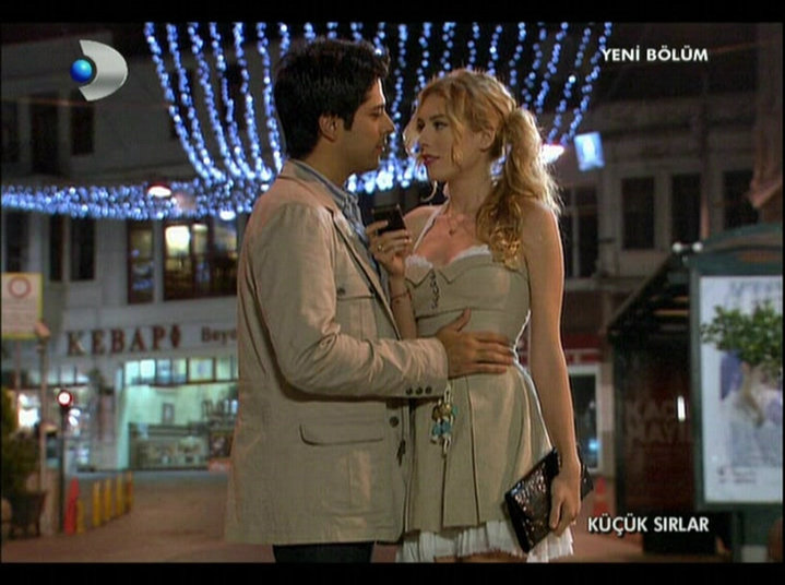 Küçük Sırlar Dizisi Su�nun Kıyafetleri Küçük Sırlar Kıyafetleri Nereden?