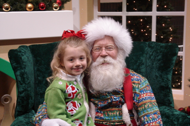 [Alayna+and+Santa+posing.jpg]