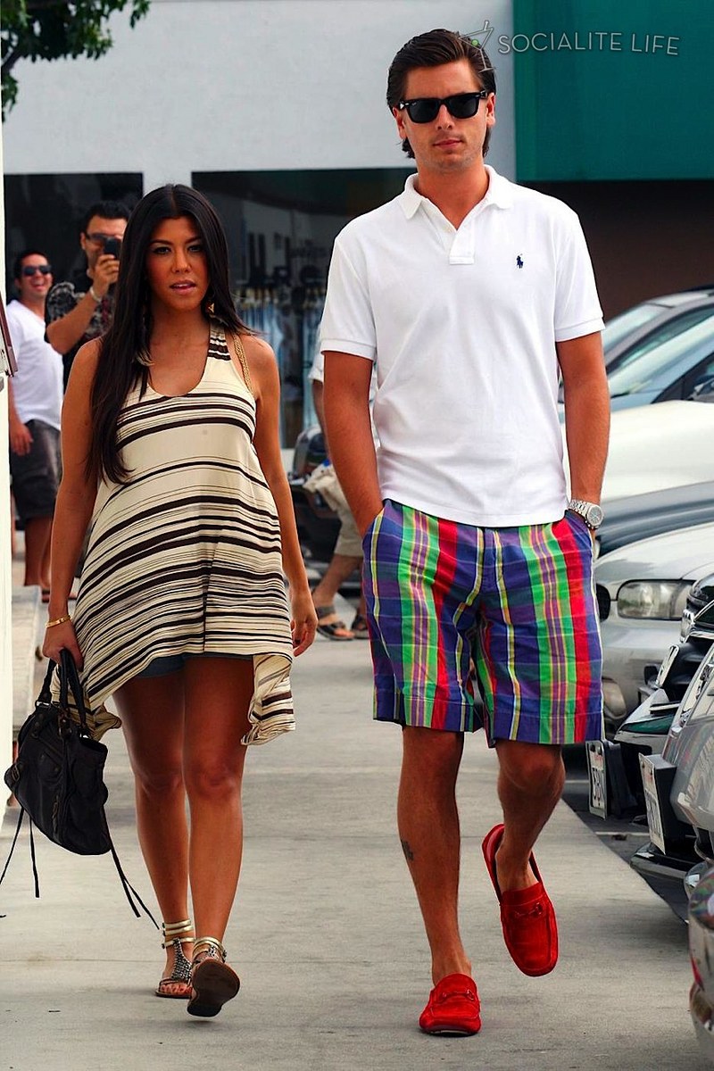 gallery_enlarged-kourtney-kardashian-scott-disick-shopping-malibu01.jpg