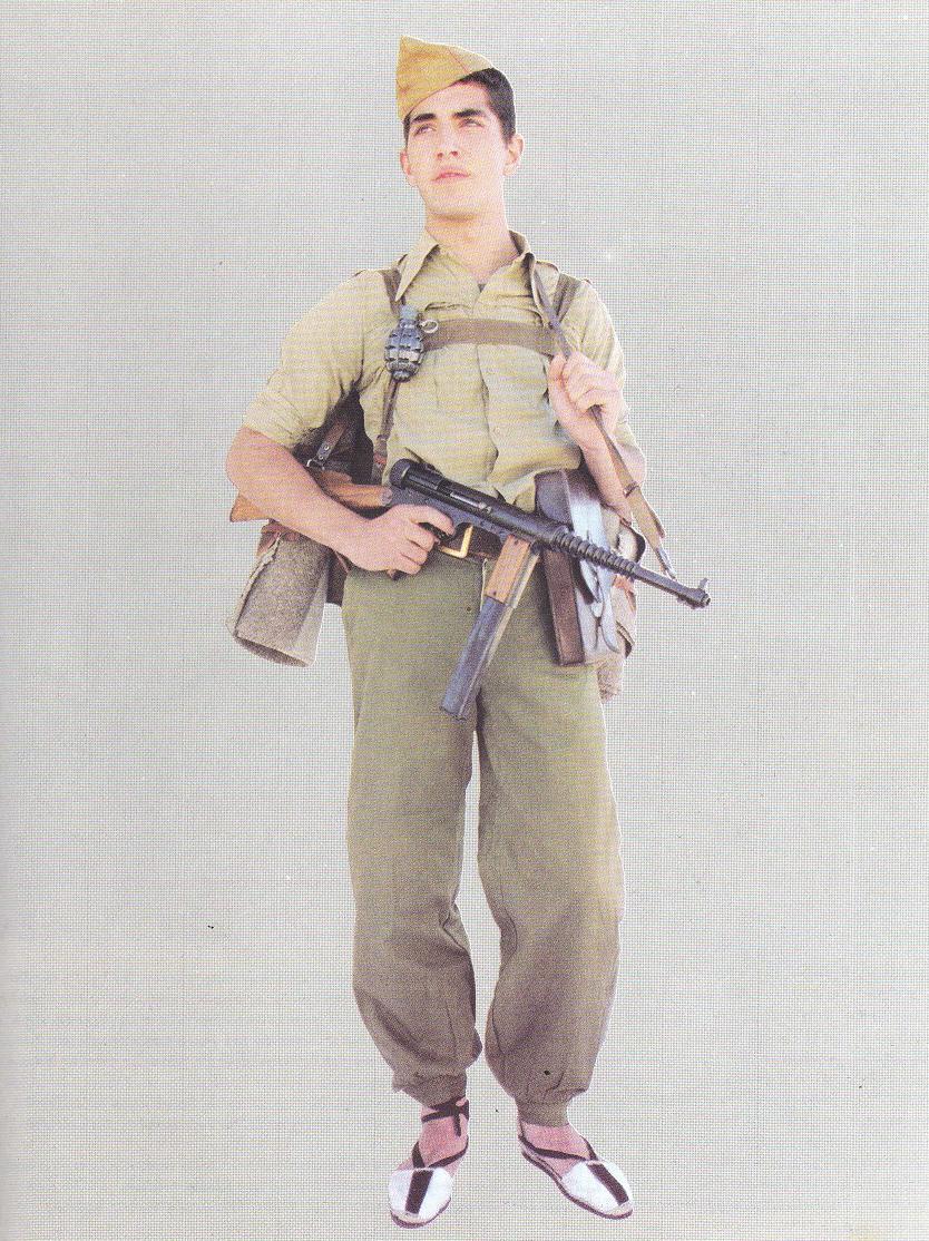 MEMORIAS DE LA GUERRA CIVIL ESPAÑOLA : UNIFORMES Y PERTRECHOS