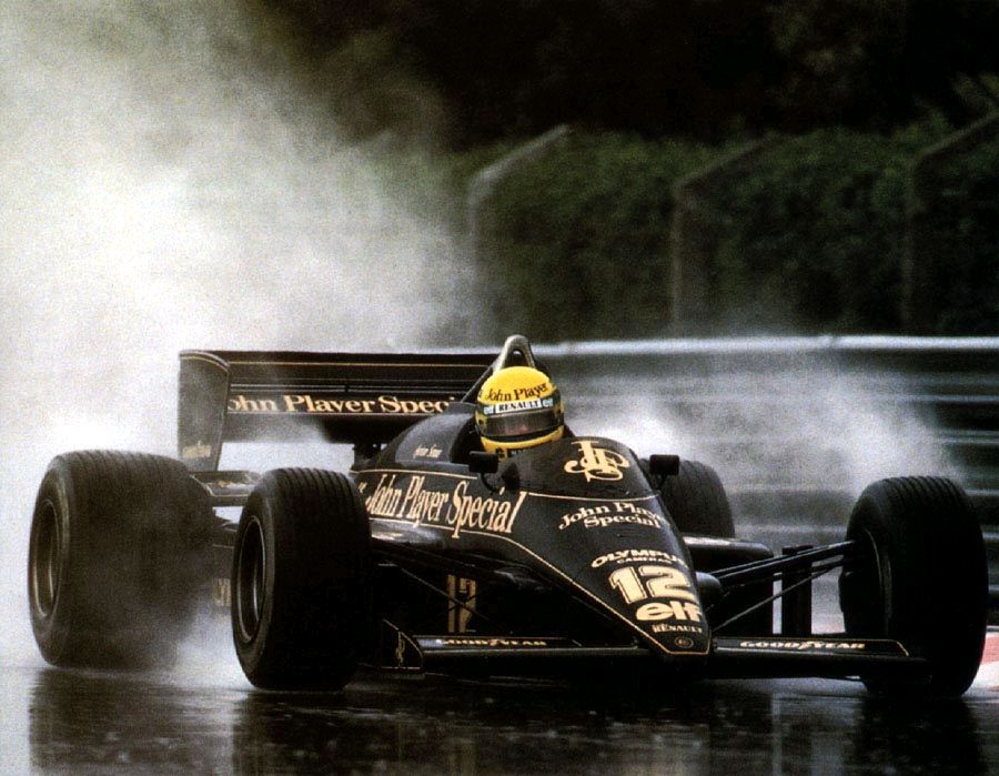Aos comandos do Lotus JPS Renault 97T 2 Senna marcou o in cio de uma