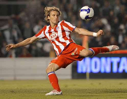 Diego-Forlan-Soccer-Wallpaper.jpg