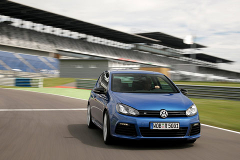 [2011-Volkswagen-Golf-R-Front-Angle-View.jpg]