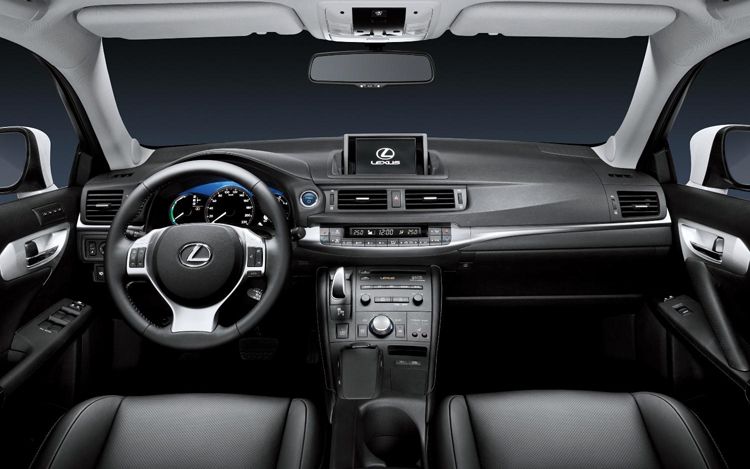 [2011-Lexus-C-200h-Car-Interior.jpg]