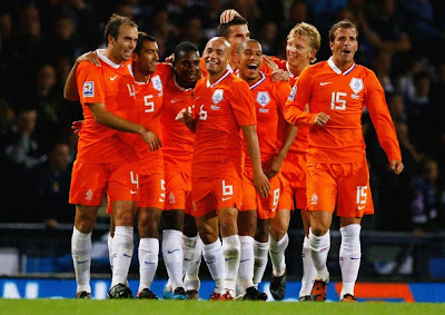 SOCCER PLAYER GALLERY PICTURES: Holland Team World Cup 2010 Pictures