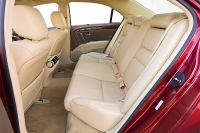 2010 Acura RL Rear Seats