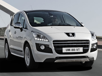 2012 Peugeot 3008 HYbrid4 Front View