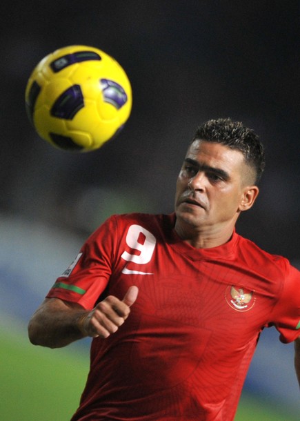 football player: Christian Gonzales Photo Gallery