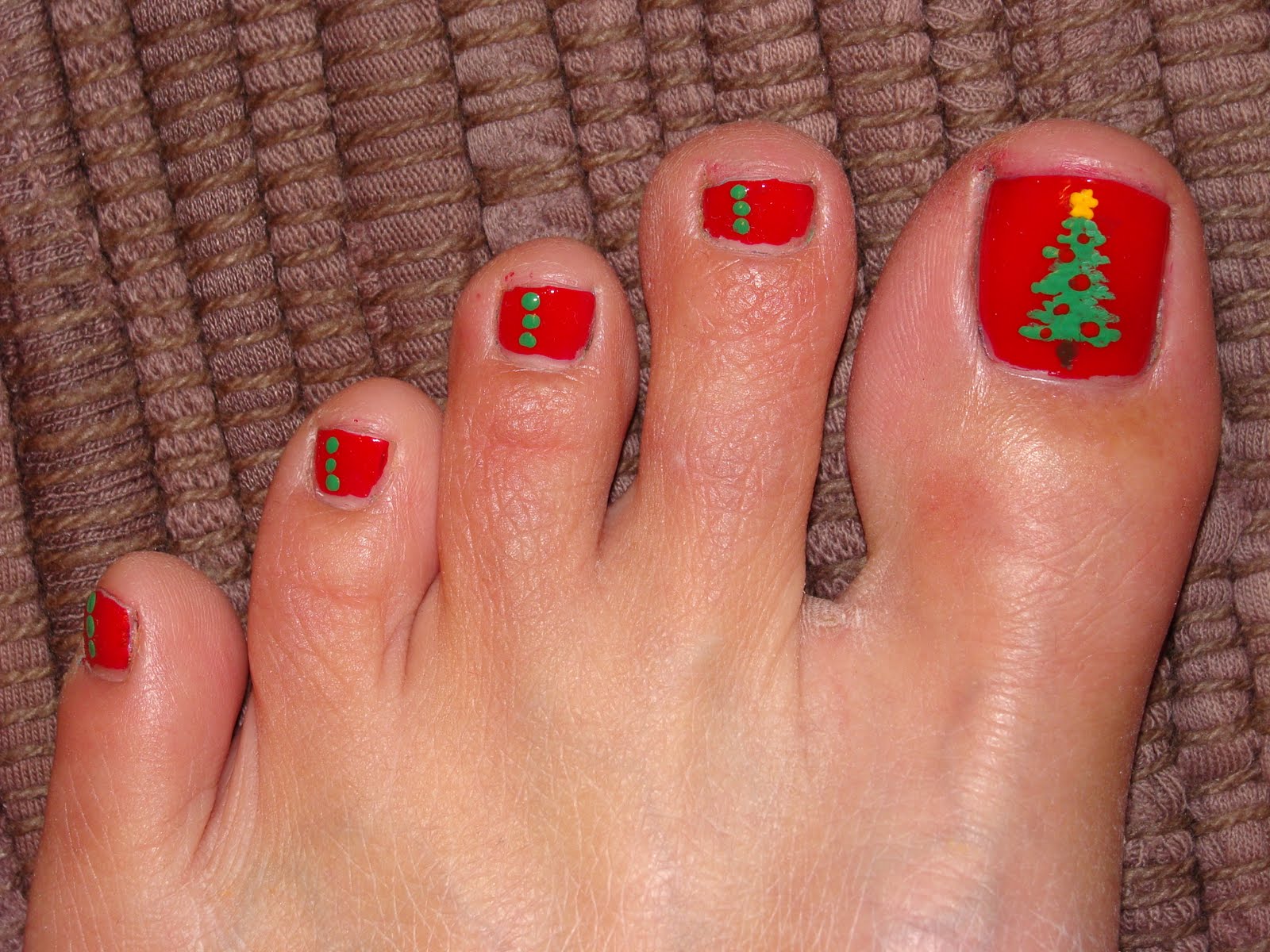 toetats-christmas-toes