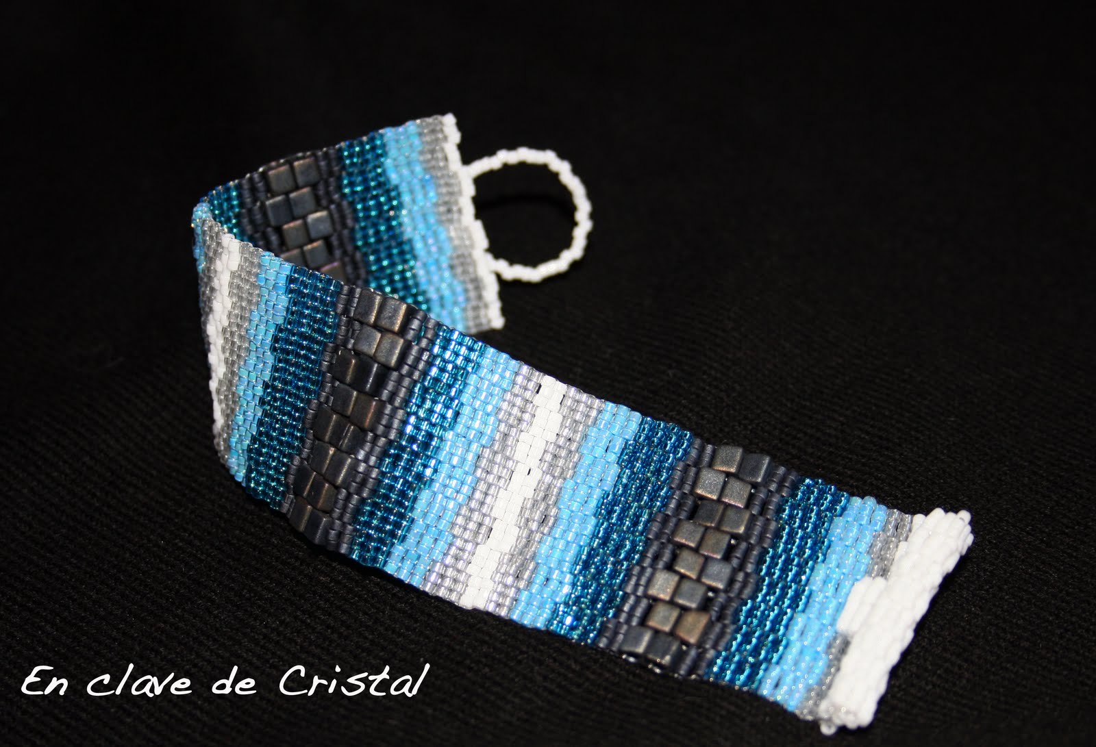 En Clave De Cristal. hecha a mano.: Pulsera Peyote