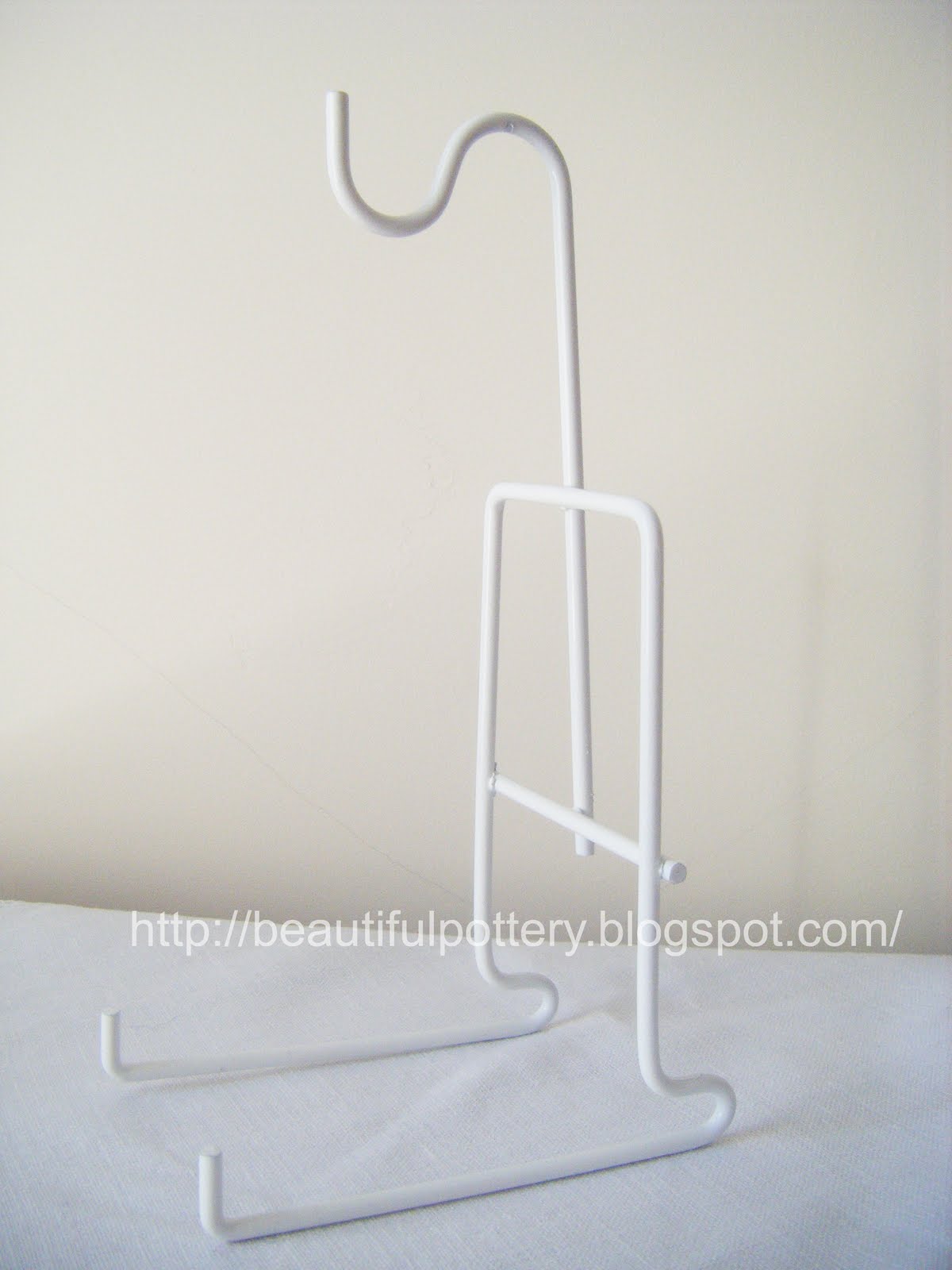 BEAUTIFUL POTTERY Cup & Saucer Stand RM 15