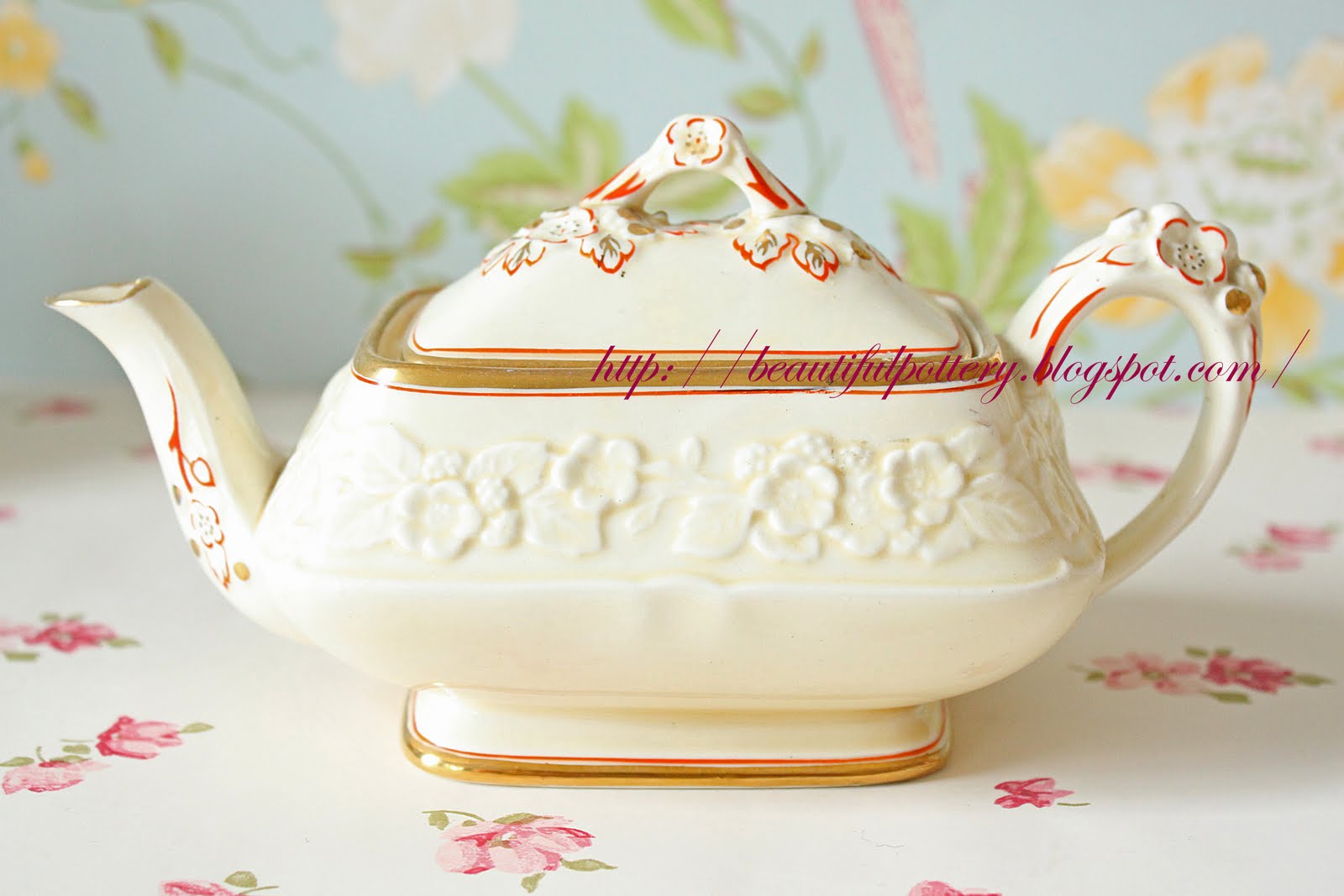 BEAUTIFUL POTTERY Square Teapots RM 50