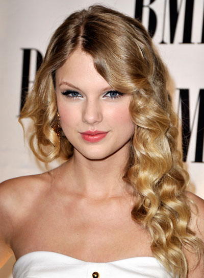 Taylor Swift Natural Hair, Long Hairstyle 2011, Hairstyle 2011, New Long Hairstyle 2011, Celebrity Long Hairstyles 2011