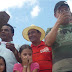 Vereador Neguinho e o empresário Edno Alves visitam as famílias do bairro da Invasão