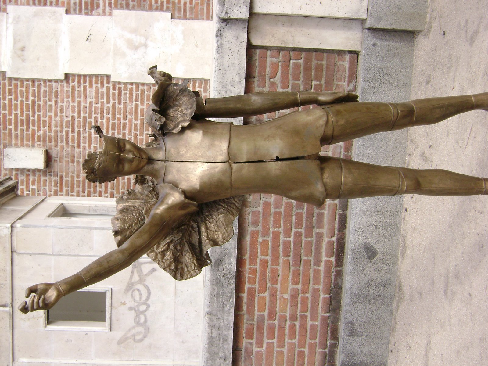 [sg+winged.JPG]