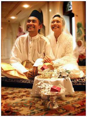 15241351 55d40a5c45 Malaysia: Couple Getting Married