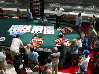largest poker table 01 Iargest Poker Table