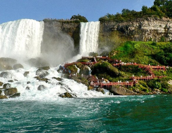 Traveling on a bumpy road across the continents: Explore the beautiful Traveling on a bumpy road across the continents: Explore the beautiful