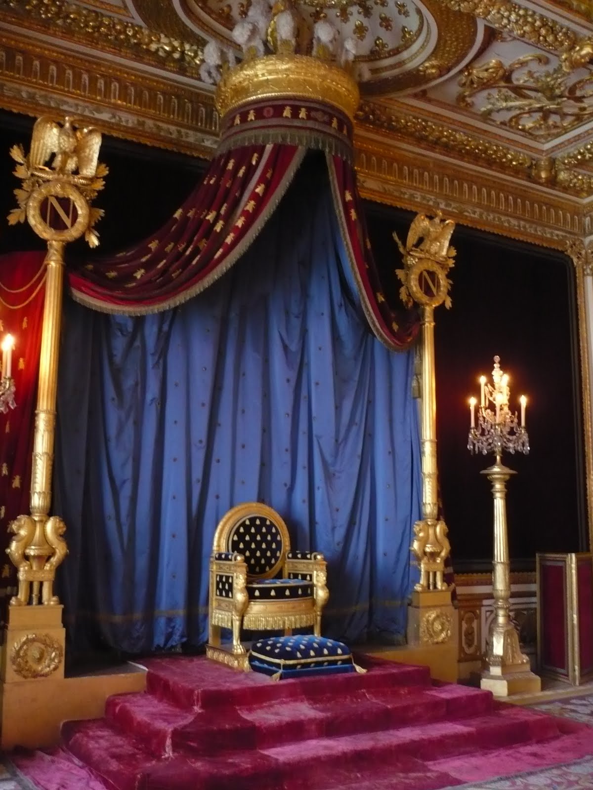 Вышла государыня в залу стоя под балдахином. Вышла государыня в залу стоя под балдахином. Екатерины 2 в бахчисарайский музей. Спальня императрицы александры царское село. Павлиний трон великих моголов.