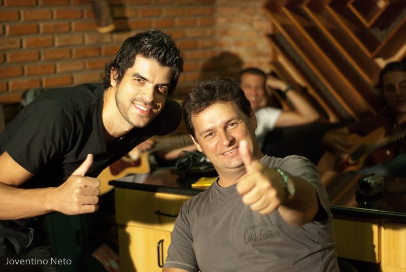 Em 1999 gravaram seu primeiro CD, que foi lançado só para o estado de Goiás