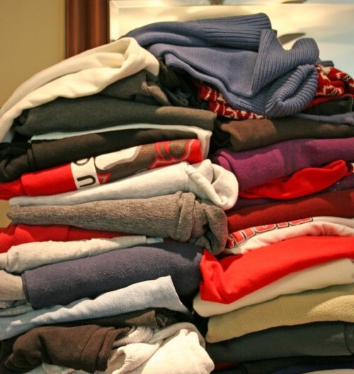 [clothes-clutter.jpg]