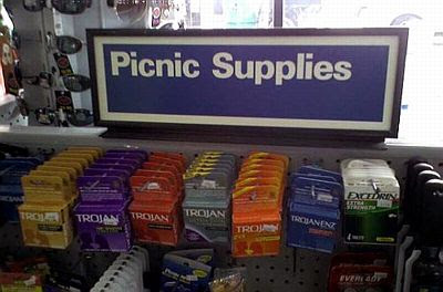 http://2.bp.blogspot.com/_JyYwlGV7Q48/SQBdmNyLsiI/AAAAAAAABk4/6i0UnGEnPLw/s400/picnic-supplies-condoms.jpg