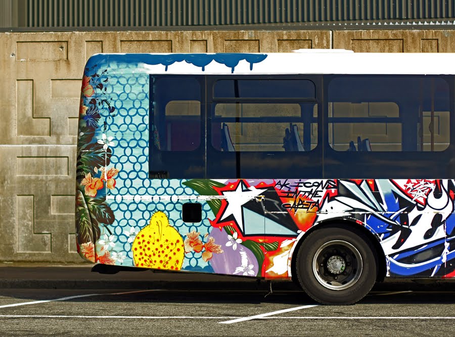 graffiti art trains: Graffiti art >> Bus graffiti art street