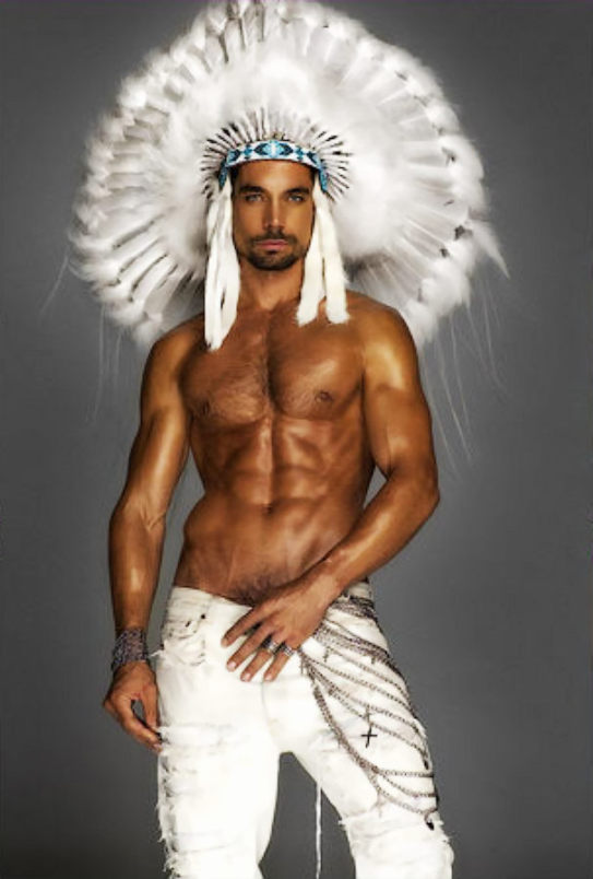 Мужик в перьях Мужик в перьях